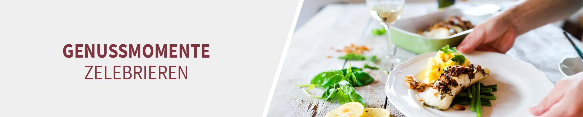 Bacchus Weißwein im Glas zum Essen Bacchus Weißwein im Glas zum Essen