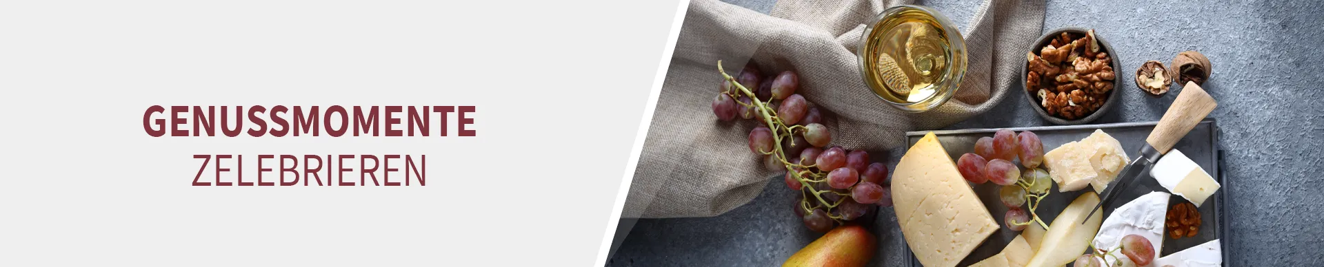 Rivaner im Glas zu Käse und Trauben